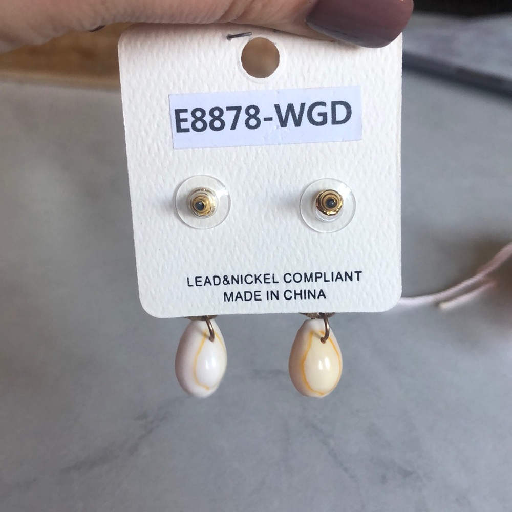 Pearl And Gold Shell Earring - Picture 3 of 3